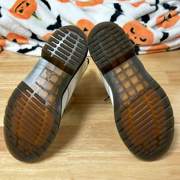 Dr. Martens WOMEN’S 1460 SMOOTH LEATHER LACE UP BOOTS — White — Size Women’s 9 - Picture 6 of 8